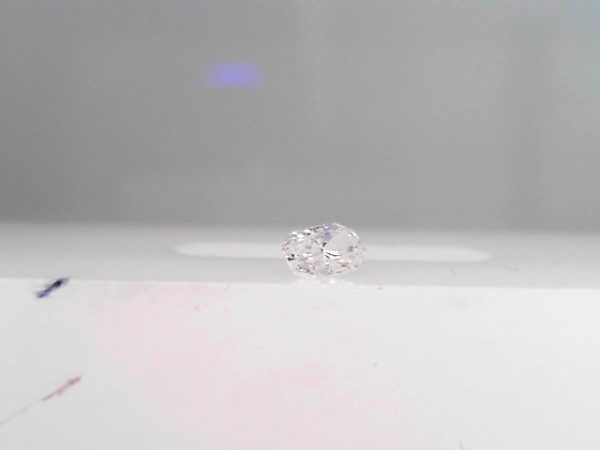 Loose Stones one 0.37ct Radiant E VS2  Natural Diamond
5.02x3.69x2.55mm
GIA 2221804987 - Image 2