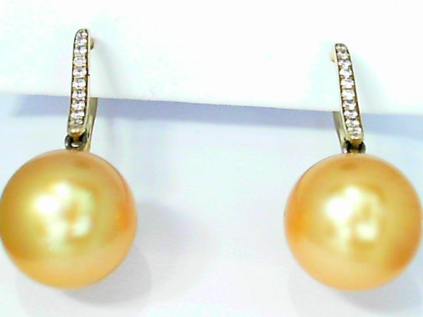 14Kt Yellow Gold Drop with 11-12mm Golden South Seas Pearls and Natual Round Brilliant Cut Diamond 20=0.14CTTW F/VS2
Classic,Ttimeless and WEARABLE! Audry Hepburn would be Proud!!!