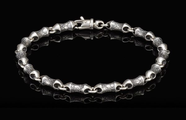 William Henry ORIGINS 1
Sterling Silver Hammered Fancy Link Bracelet